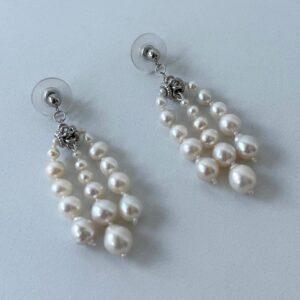 Graduated Pearl Raindrop Dangle Earring