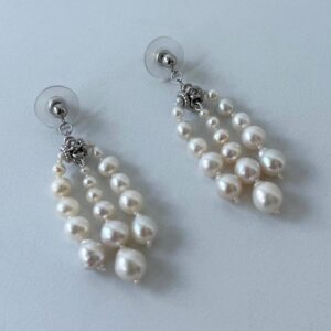 Graduated Pearl Raindrop Dangle Earring