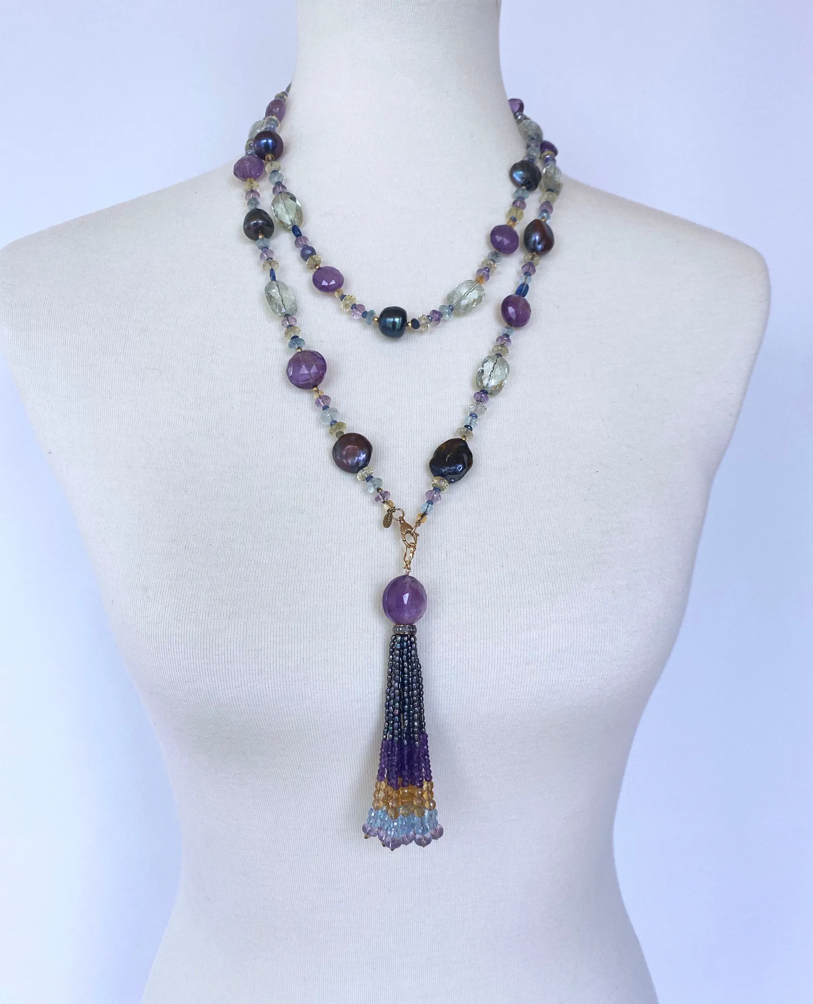 Black Pearl Sautoir with Semi-Precious Beads, gold parts and tassel - Image 2