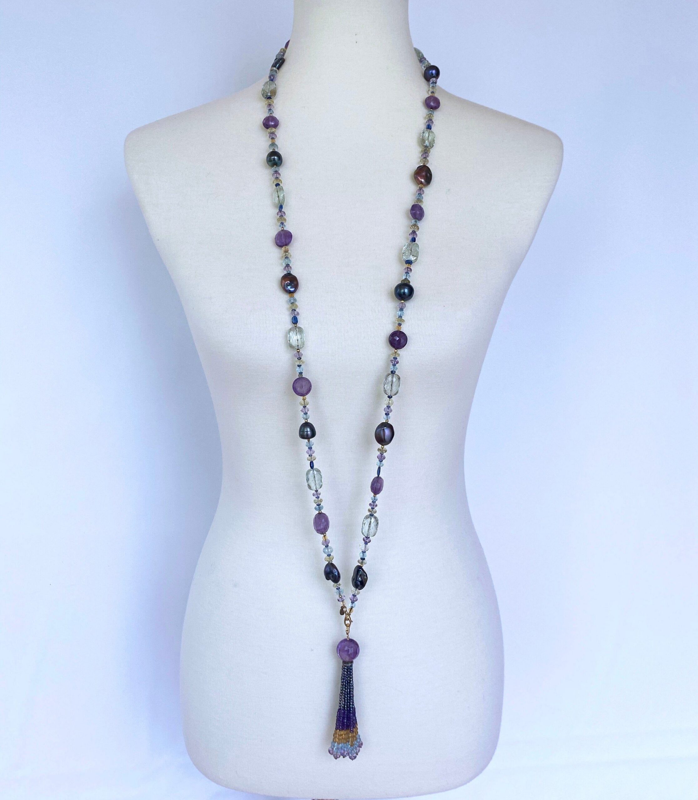 Black Pearl Sautoir with Semi-Precious Beads, gold parts and tassel - Image 3