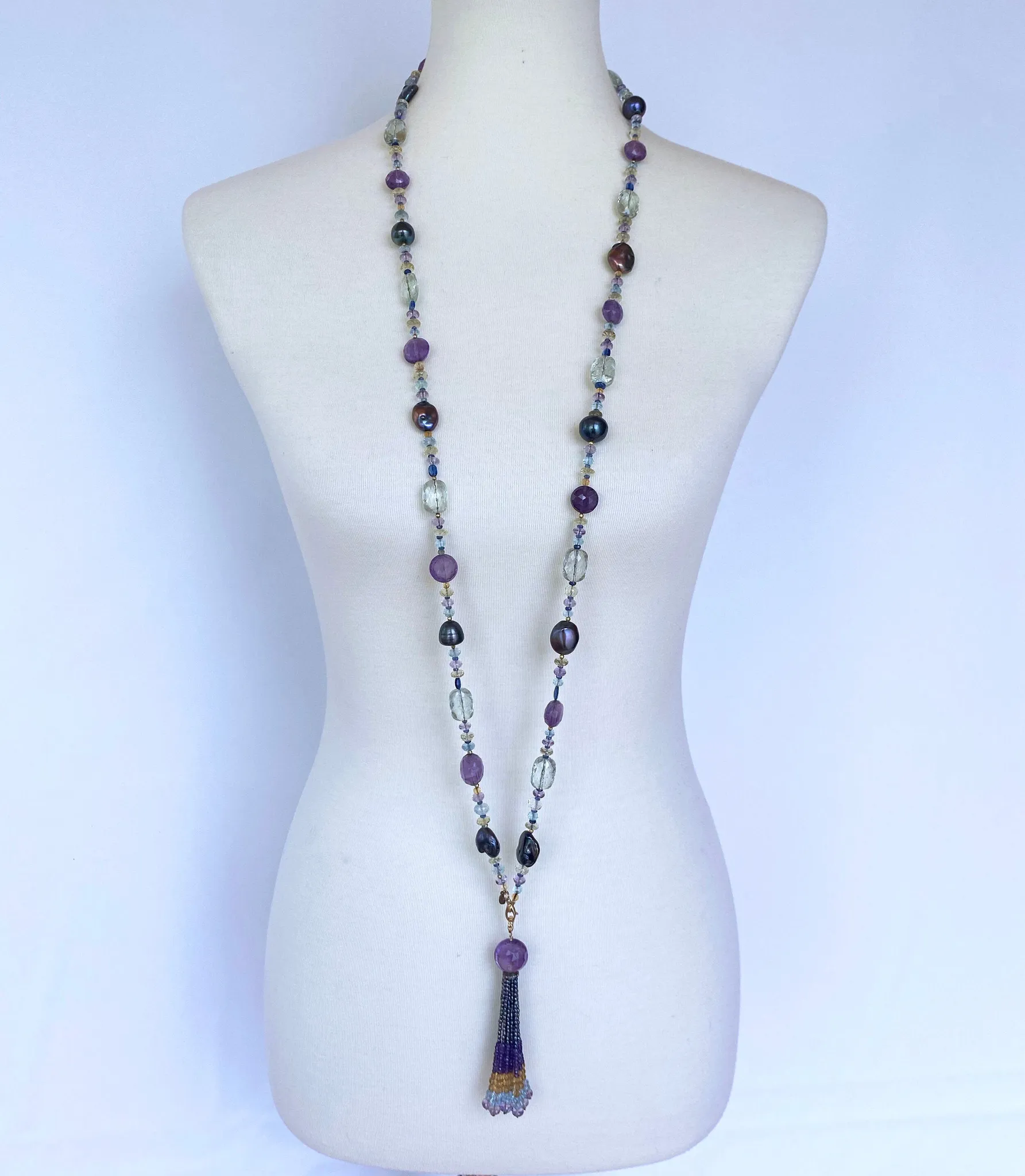 Black Pearl Sautoir with Semi-Precious Beads, gold parts and tassel - Image 4