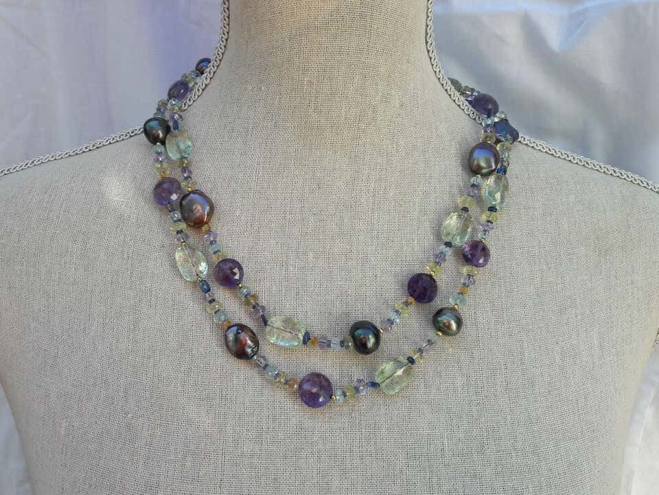 Black Pearl Sautoir with Semi-Precious Beads, gold parts and tassel - Image 5