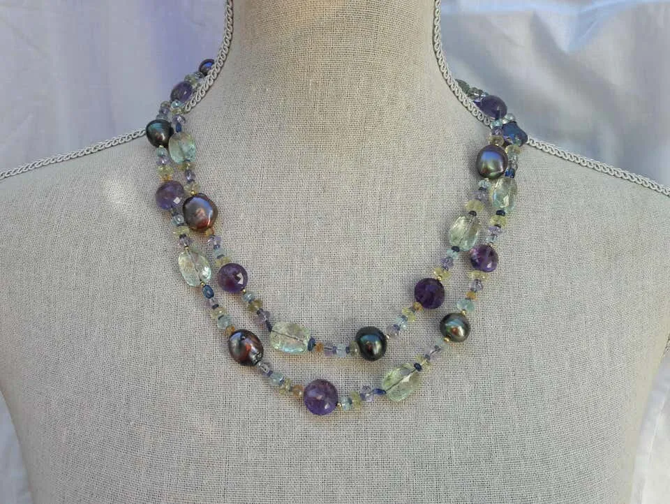 Black Pearl Sautoir with Semi-Precious Beads, gold parts and tassel - Image 6