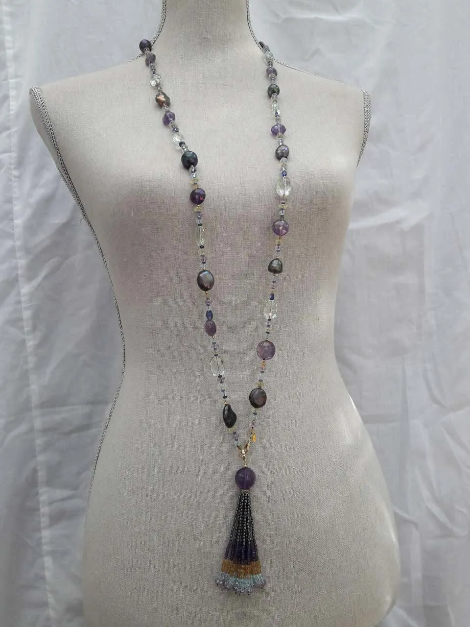 Black Pearl Sautoir with Semi-Precious Beads, gold parts and tassel - Image 8