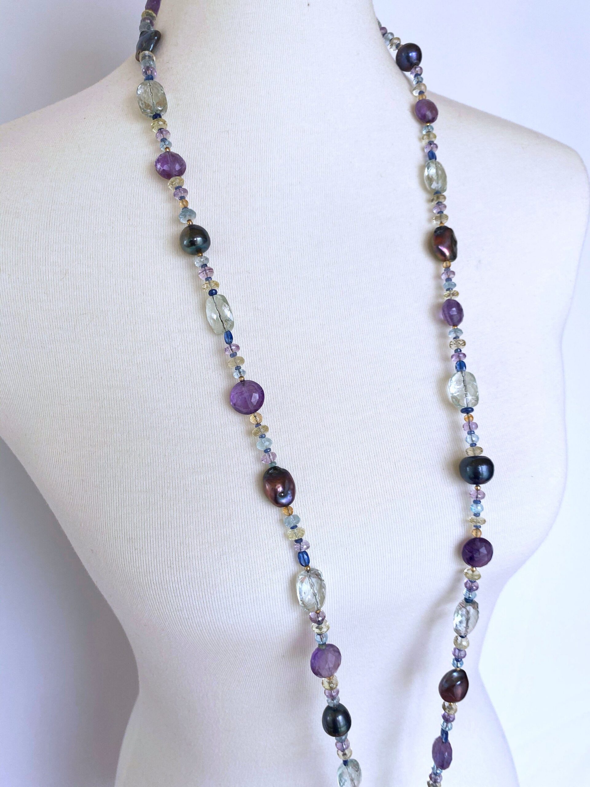 Black Pearl Sautoir with Semi-Precious Beads, gold parts and tassel - Image 11