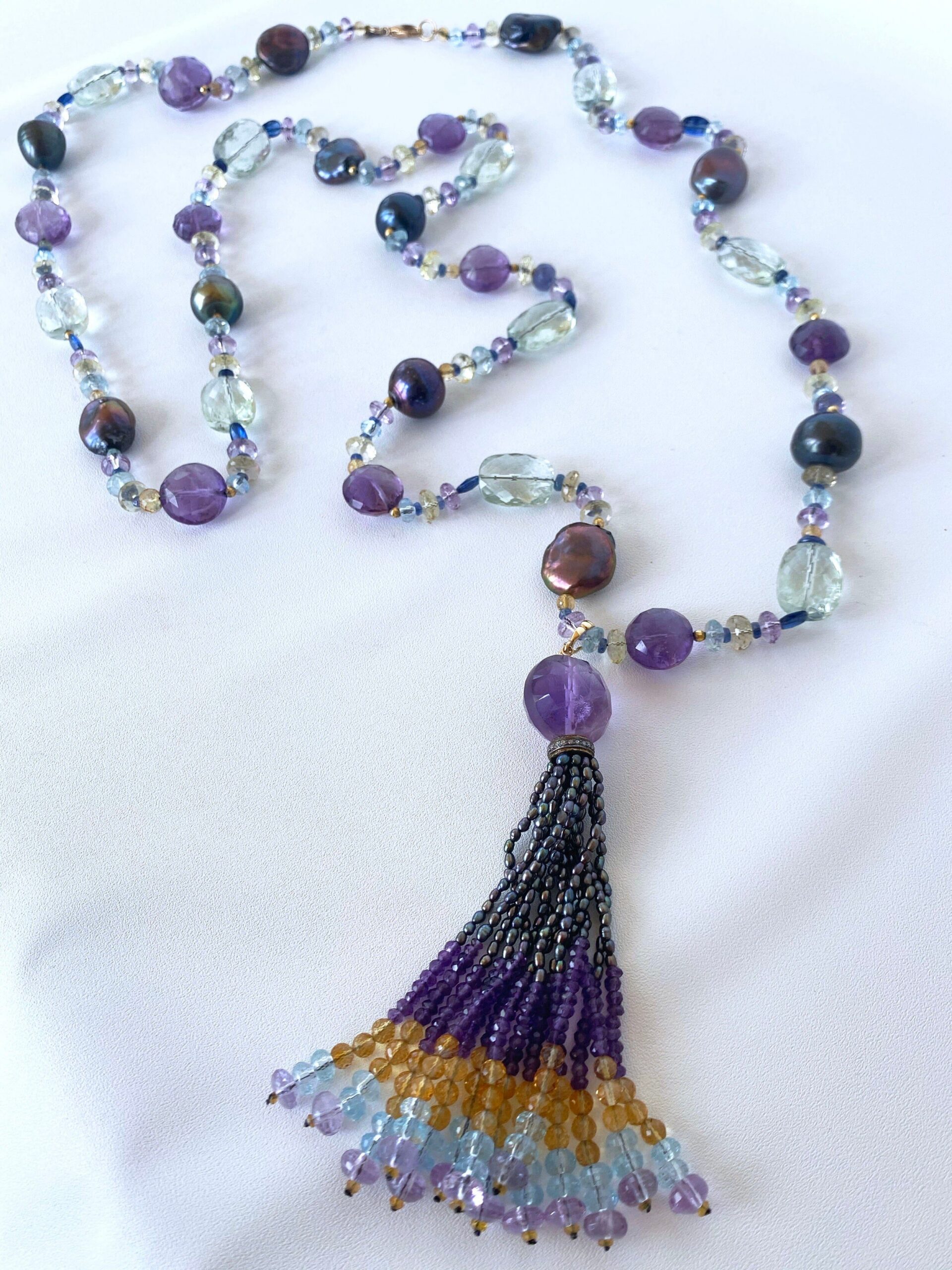 Black Pearl Sautoir with Semi-Precious Beads, gold parts and tassel - Image 15