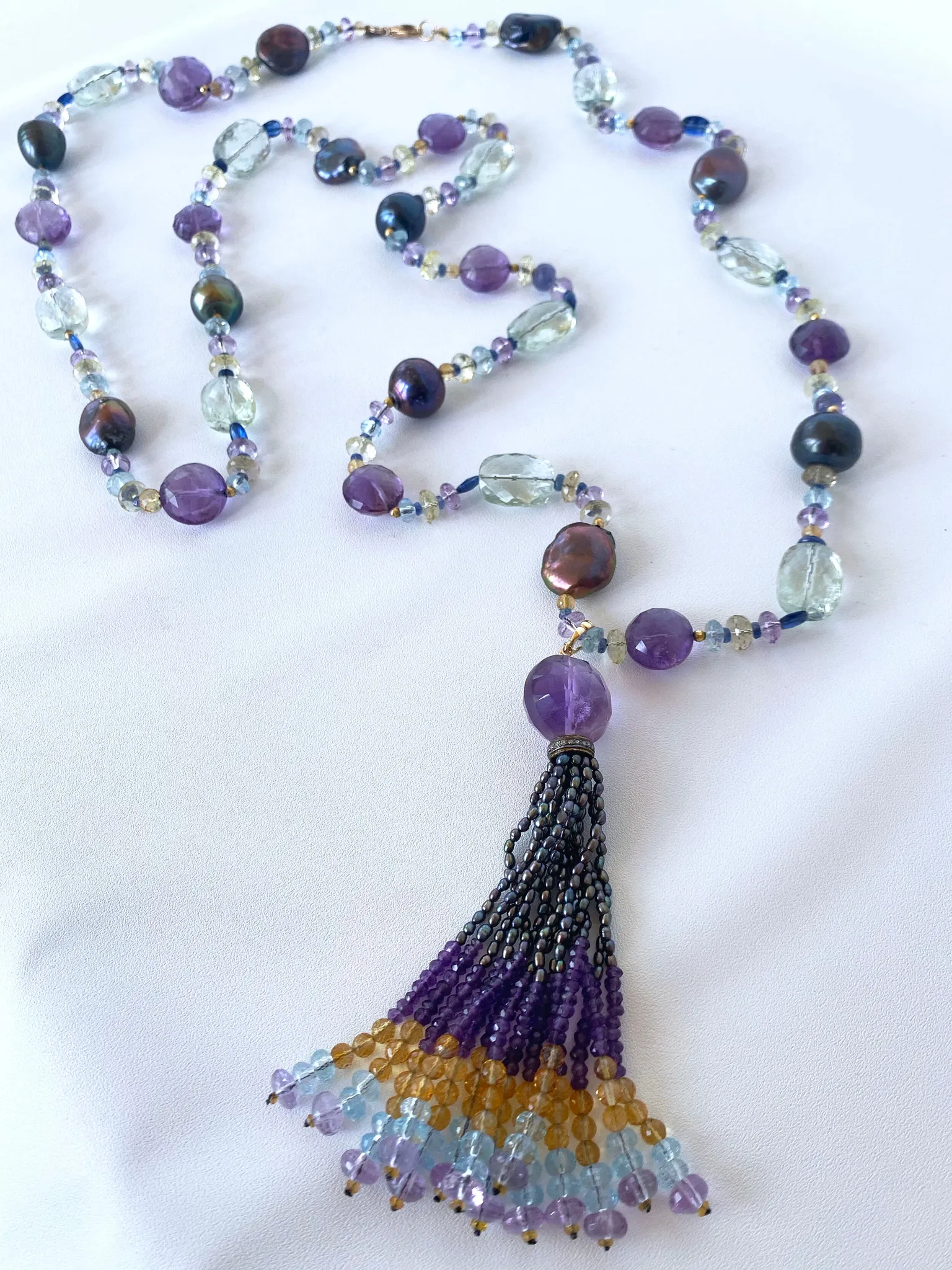 Black Pearl Sautoir with Semi-Precious Beads, gold parts and tassel - Image 16