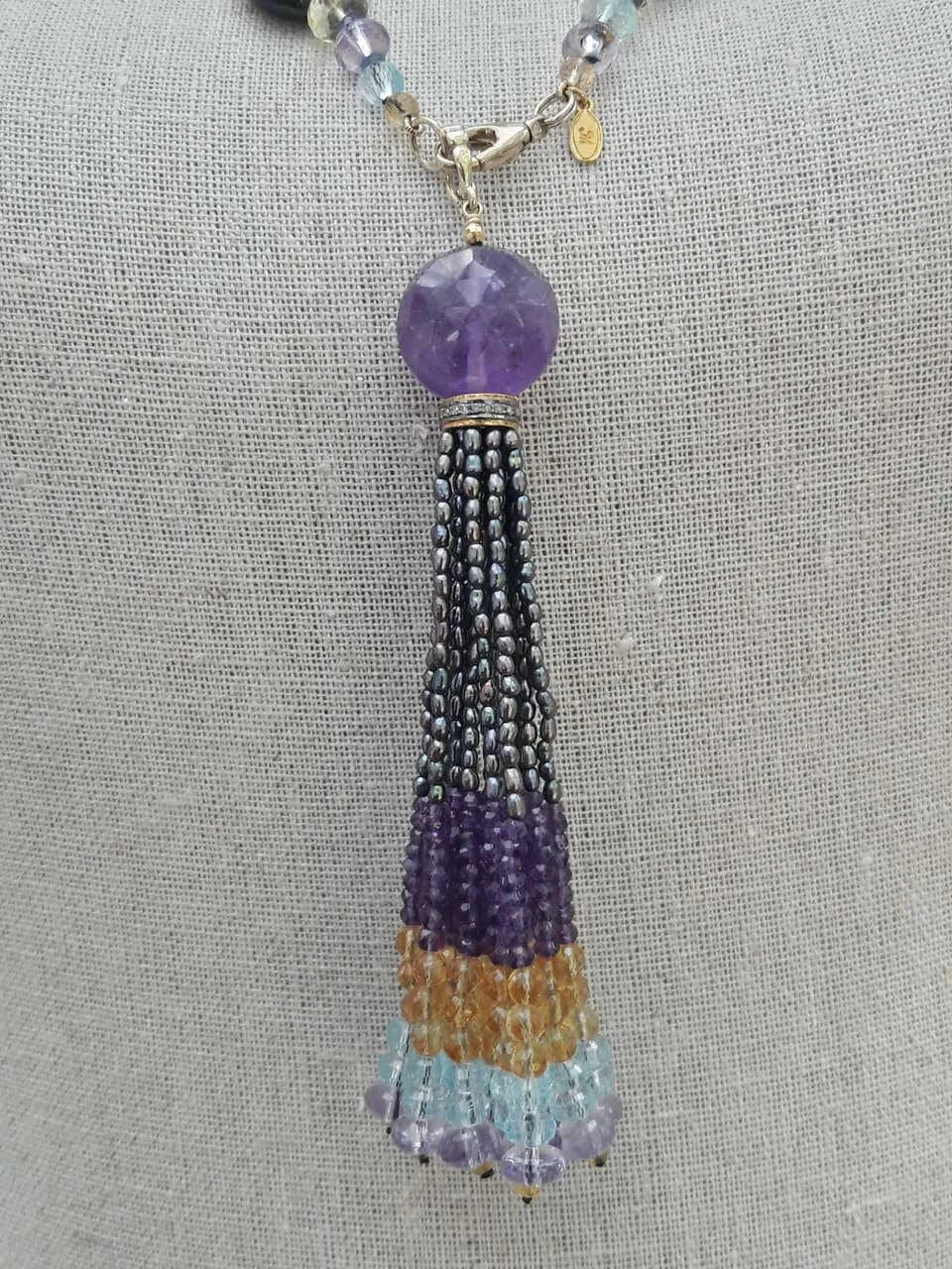 Black Pearl Sautoir with Semi-Precious Beads, gold parts and tassel - Image 20