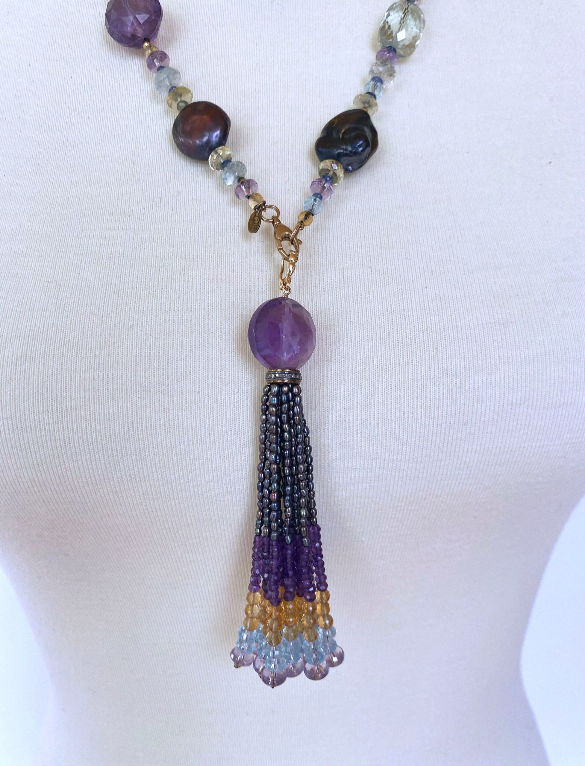 Black Pearl Sautoir with Semi-Precious Beads, gold parts and tassel - Image 25