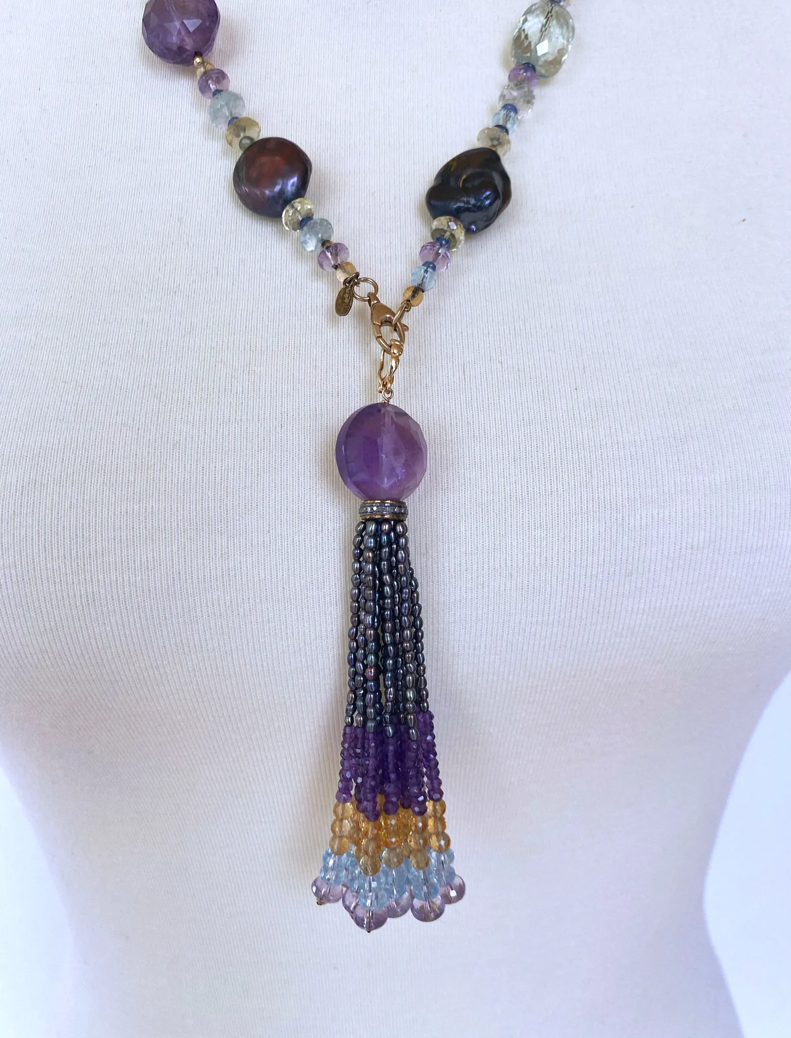 Black Pearl Sautoir with Semi-Precious Beads, gold parts and tassel - Image 26