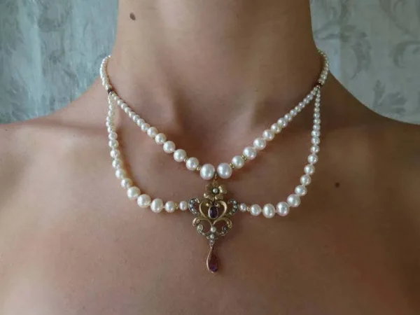 Marina J. Graduated Pearl Necklace with Gold Vintage Pendant & 14K Gold Clasp