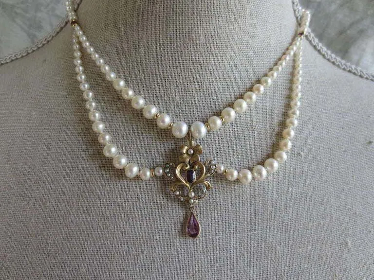 Marina J. Graduated Pearl Necklace with Gold Vintage Pendant & 14K Gold Clasp - Image 3