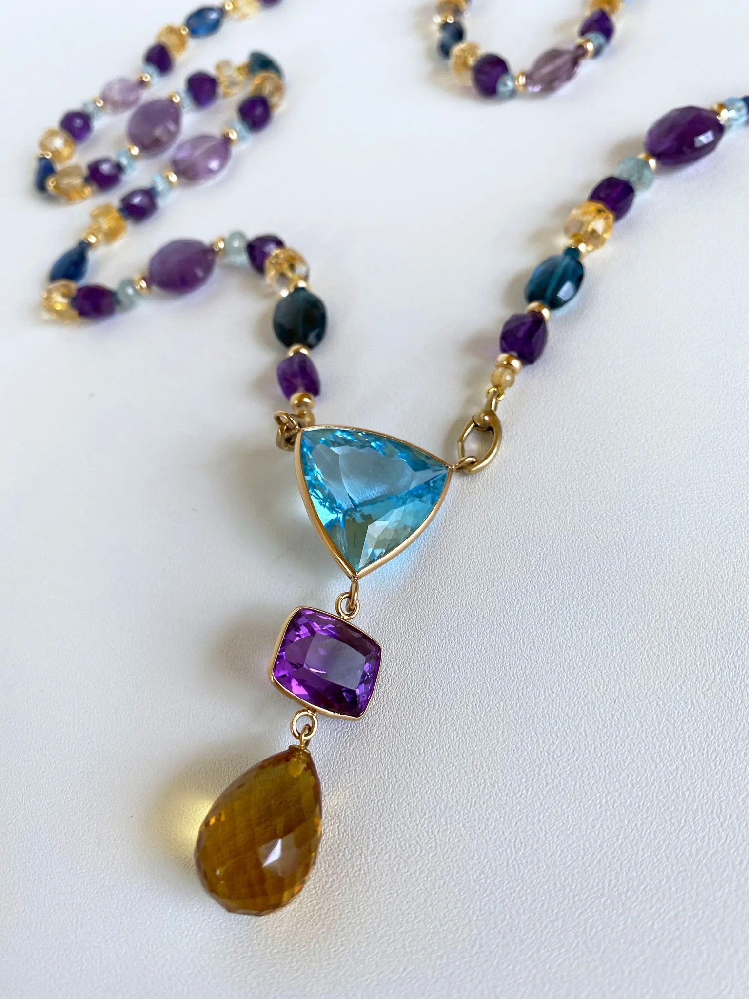 Multi shaped and Jewel Sautoir with Graduated Drop Tassel and 14K Yellow Gold - Image 4