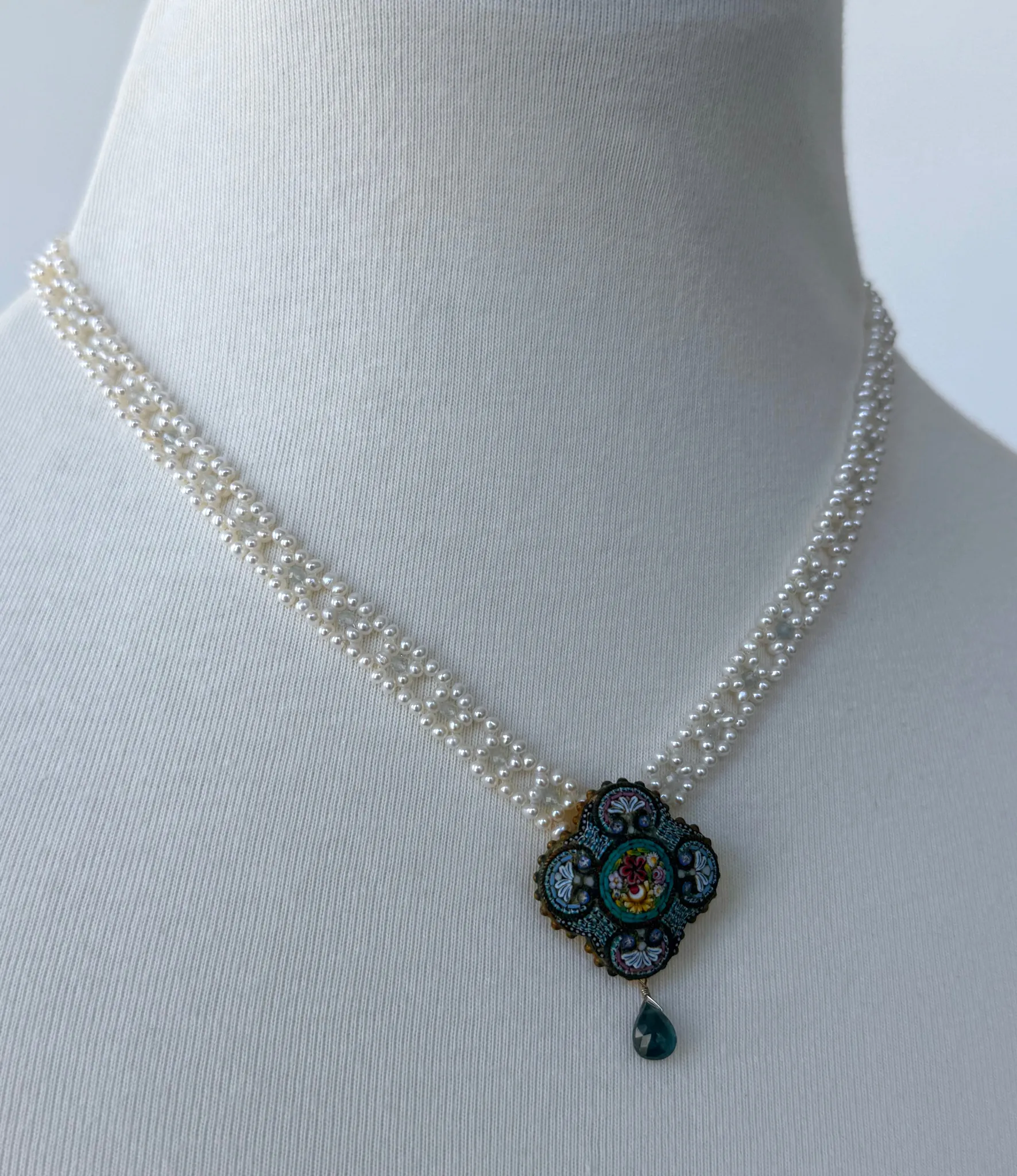Natural Pearl Woven Necklace with Floral Mosaic Centerpiece & Gold Clasp - Image 4