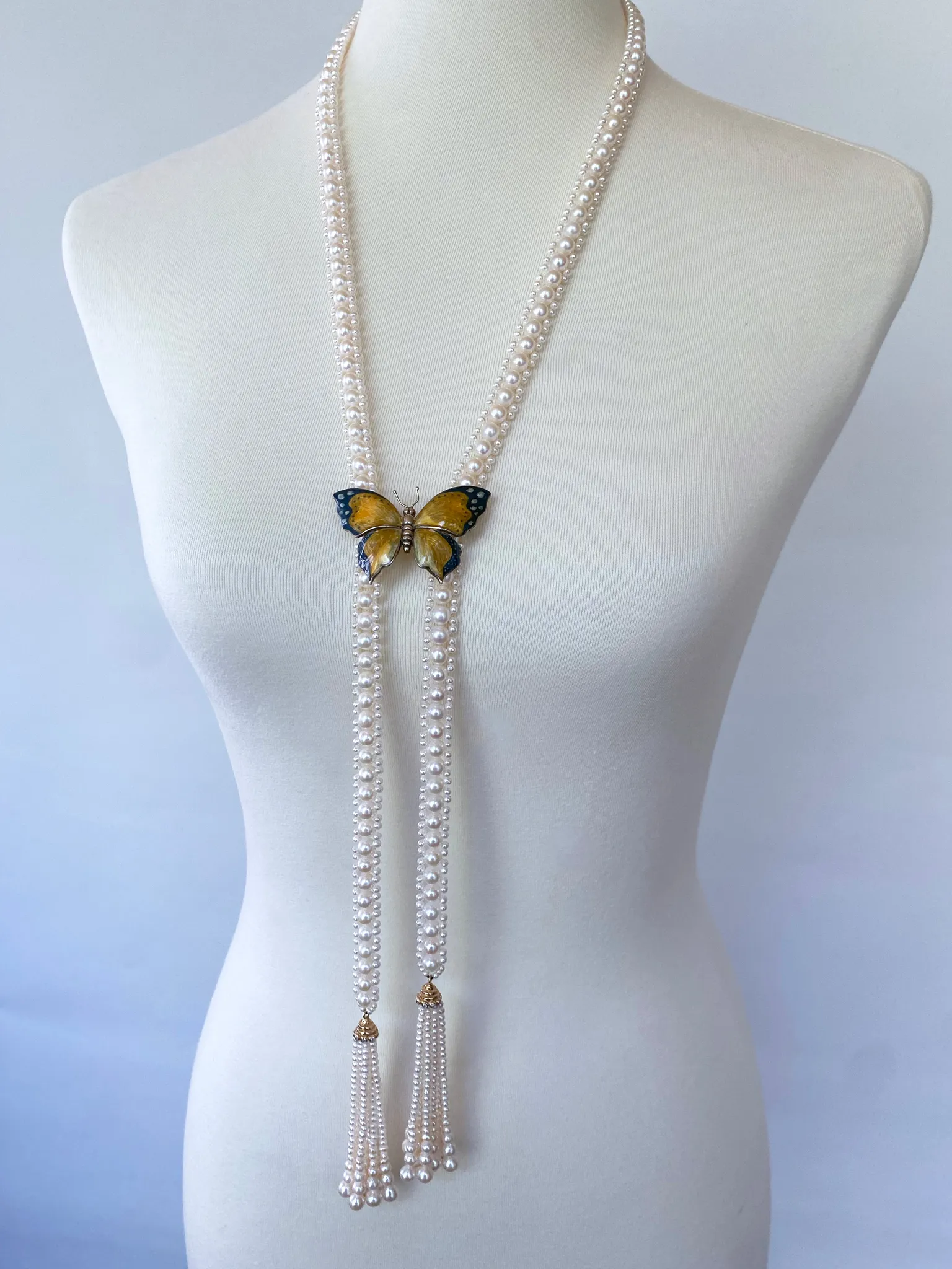 Pearl Sautoir with 14 Karat Gold and Diamond Cup and Pearl Tassels - Image 13