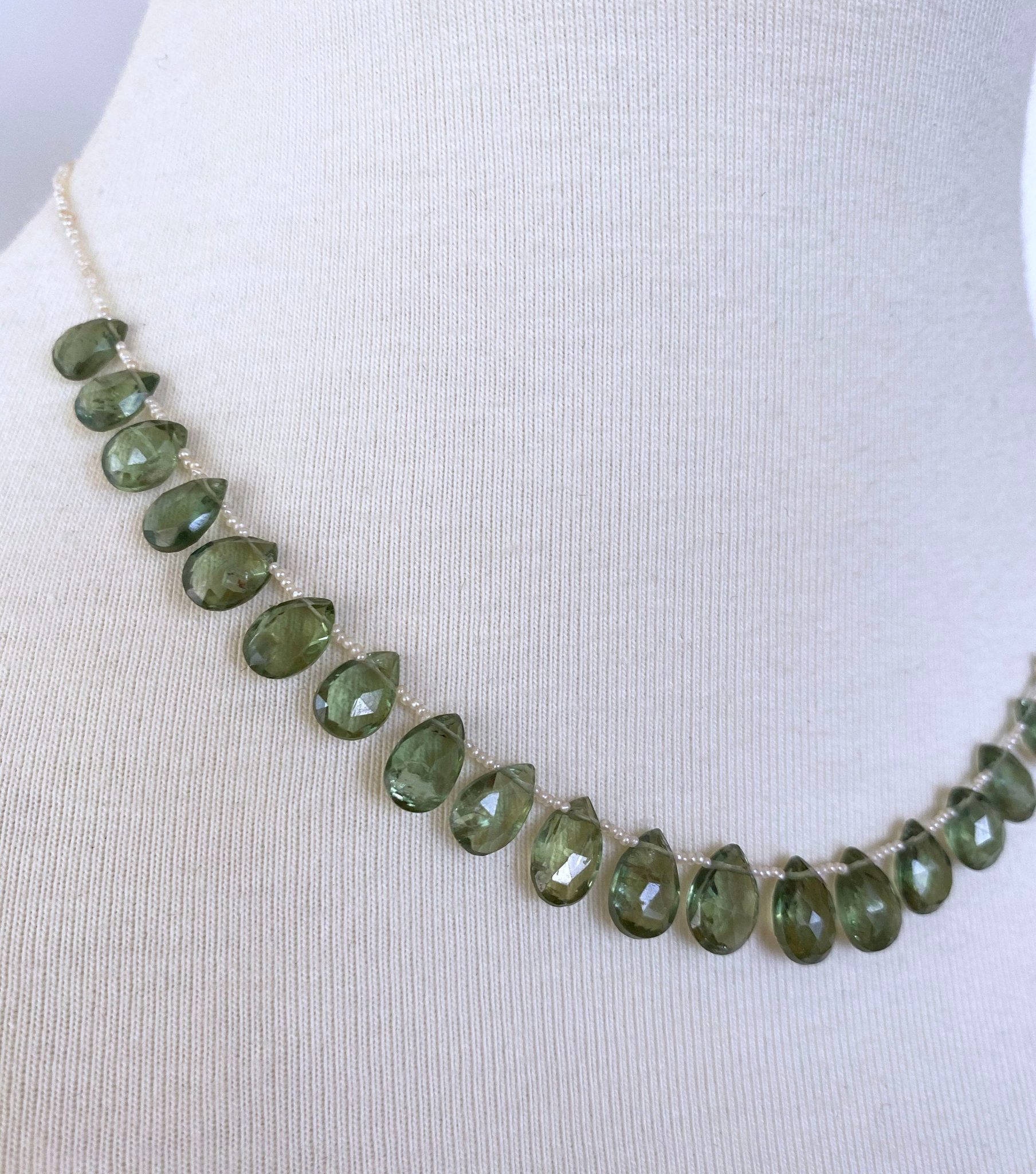 Vintage Seed Pearl Necklace with Peridot and 14k Yellow Gold - Image 3